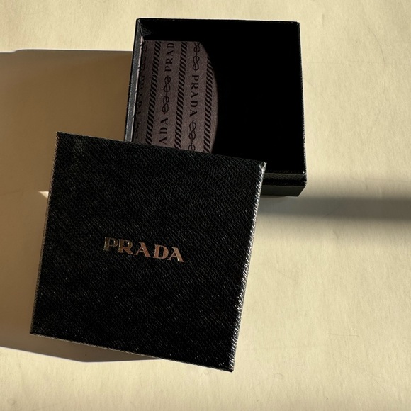 Prada Small Box - Picture 1 of 3
